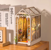 Rolife Holiday Garden House DIY Book Nook Kit